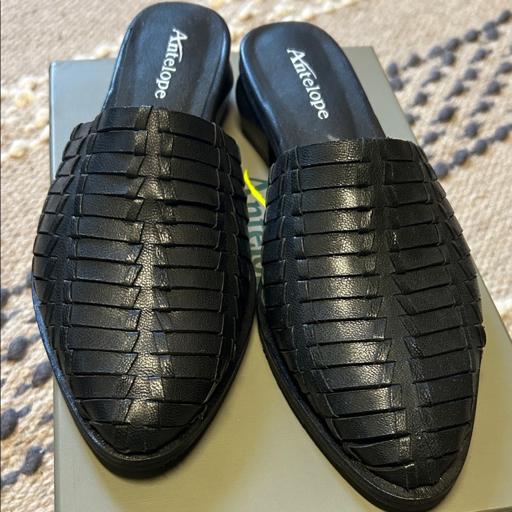 Antelope Black Leather Mules